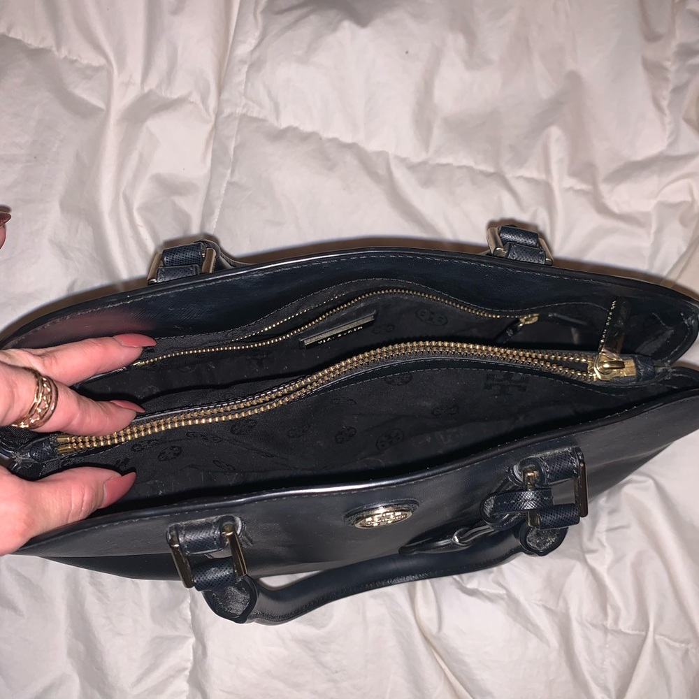 Black top handle purse - Picture 4 of 5